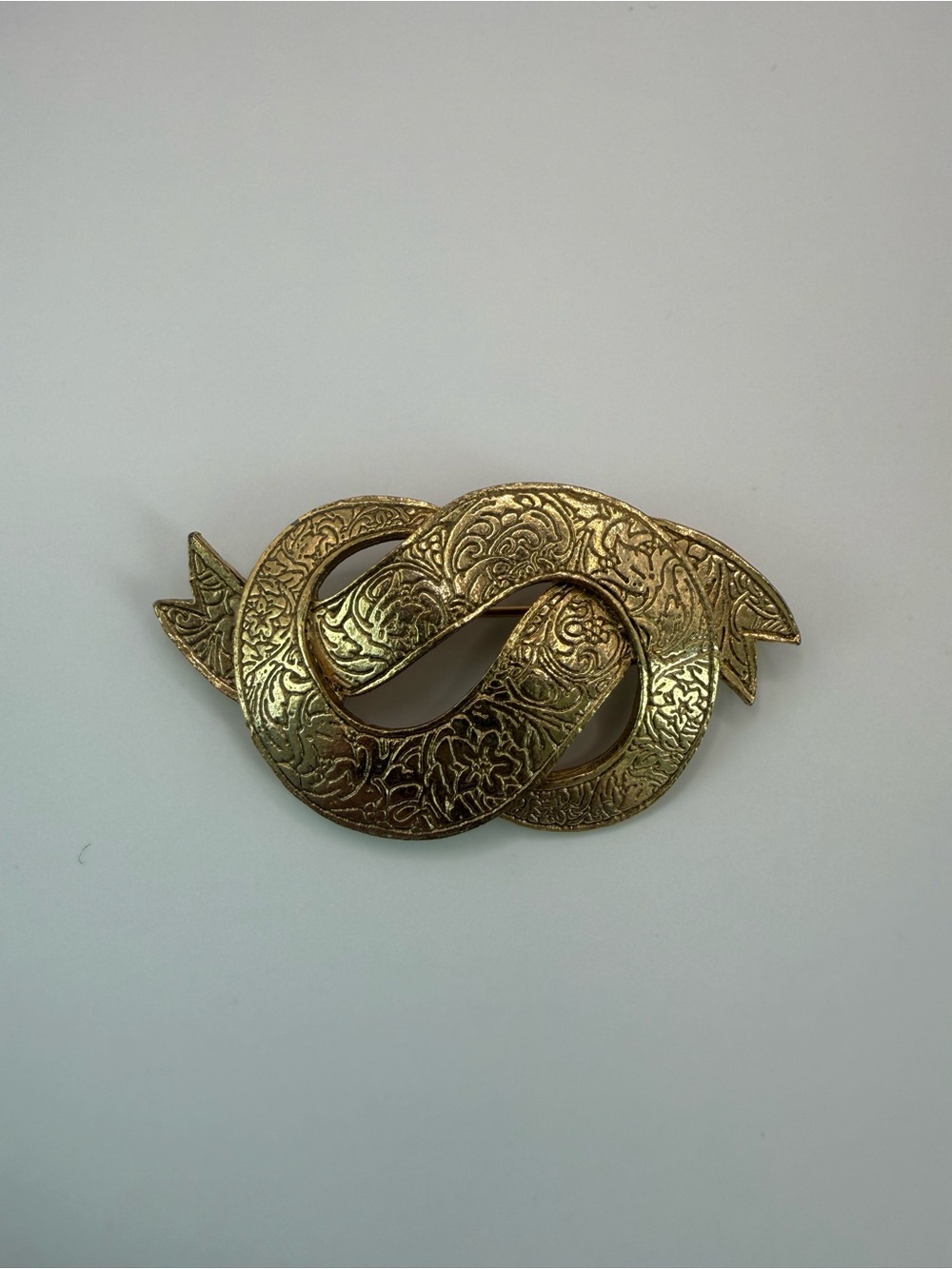Vintage Gold Floral Engraved Twist Knot Brooch
